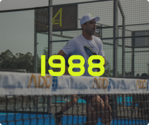 A los 5 años,  Alejandro tiene su primer contacto real  con el tenis, en donde comienza a jugar casi todos  los fines de semana con Jorge, su padre, quien también fue tenista profesional, su entrenador y su mentor.