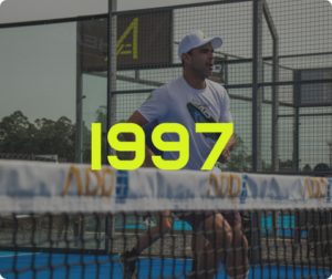 Alejandro entra al equipo Colsanitas y se muda a Bogotá, donde empieza a formarse como tenista profesional.  Gracias al apoyo de Roberto Cocheteux que fue como un padre para Alejandro y Colsanitas, empieza a cumplir un sueño.