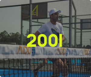 En el año 2001 se convierte en el No.4 del mundo juvenil, llega a la final de Roland Garros juvenil en dobles junto a su gran amigo CARLOS SALAMANCA.